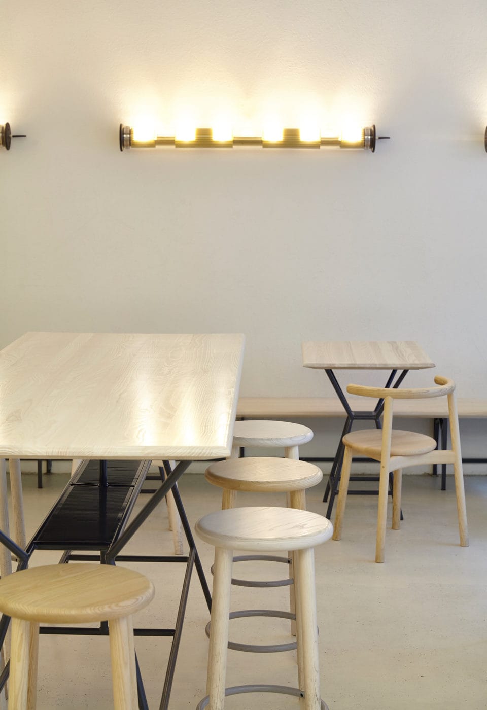 Mattiazzi MC5 SOLO Counter / Bar Stool สตูลไม้ ash หรือ oak สำหรับ counter และ bar seating ออกแบบโดย Nitzan Cohen