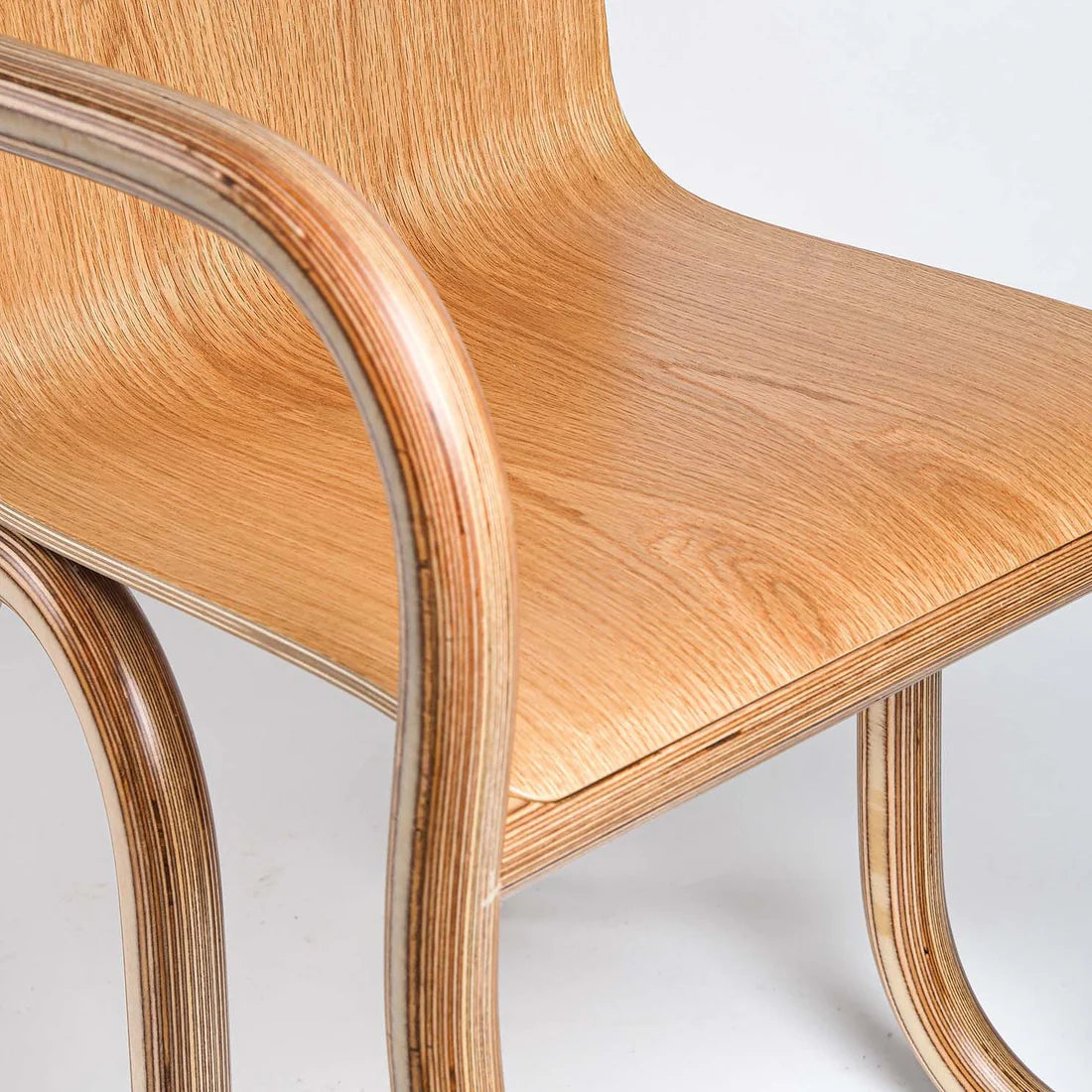 Made by Choice KOLHO Chair เก้าอี้ plywood รูปทรง geometric และ curved form ออกแบบโดย Matthew Day Jackson