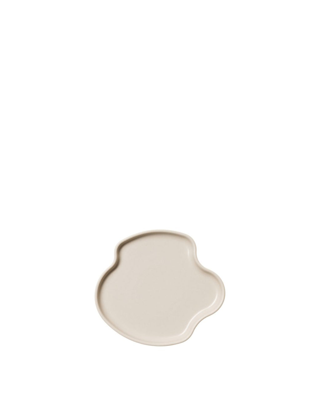 จานเสิร์ฟ Alvar Aalto จาก Iittala สี Sand รูปทรงออร์แกนิก
