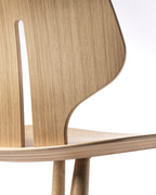 FDB Møbler J67 Chair โดย Ejvind A. Johansson ไม้โอ๊กสีธรรมชาติ พนักพิง signature ดีไซน์ปี 1957 เคลือบ lacquered water-based