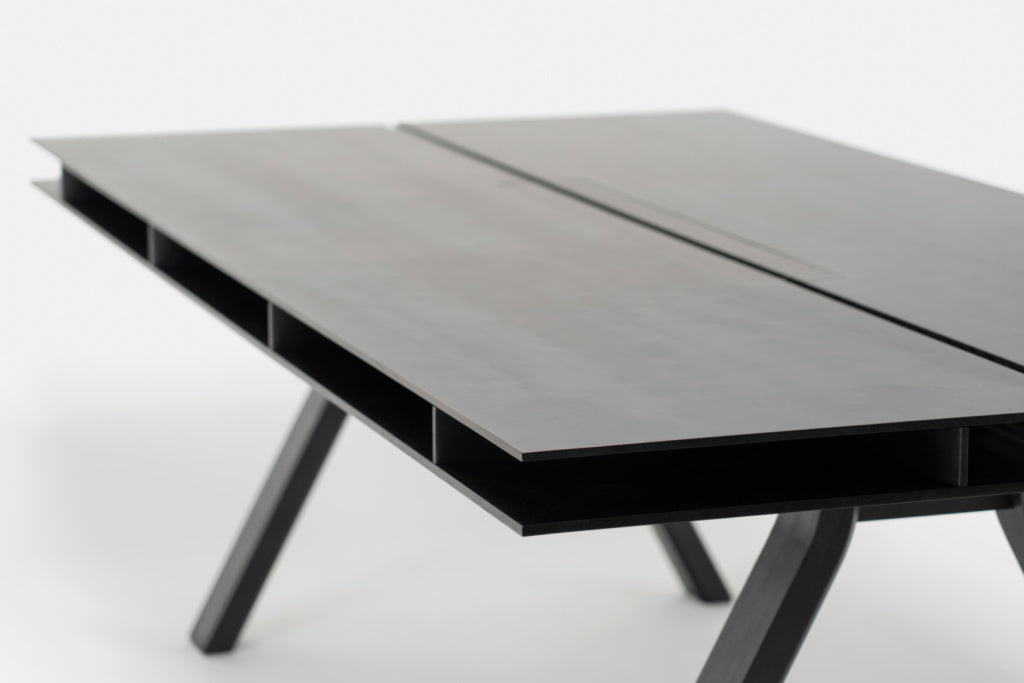 Karimoku New Standard Spectrum Workstation DT240 โต๊ะประชุมไม้โอ๊คดีไซน์ double tabletop พร้อมช่องเก็บของและระบบจัดการสายไฟ ออกแบบโดย Geckeler Michels