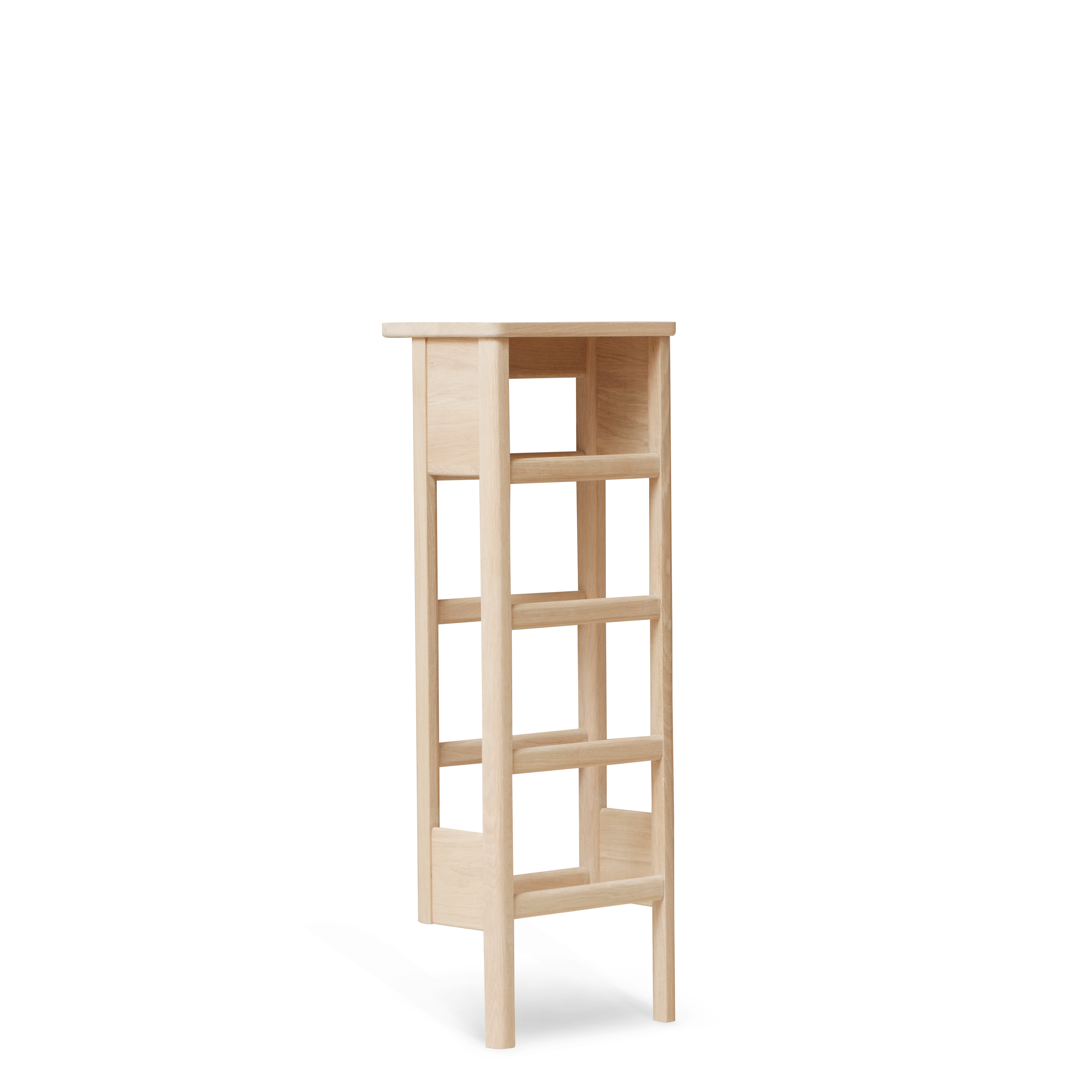 A Line Shoe Rack Small ชั้นวางรองเท้าไม้โอ๊คพร้อมโต๊ะคอนโซลขนาดกะทัดรัด ดีไซน์สแกนดิเนเวียน ออกแบบโดย Jonas Herman