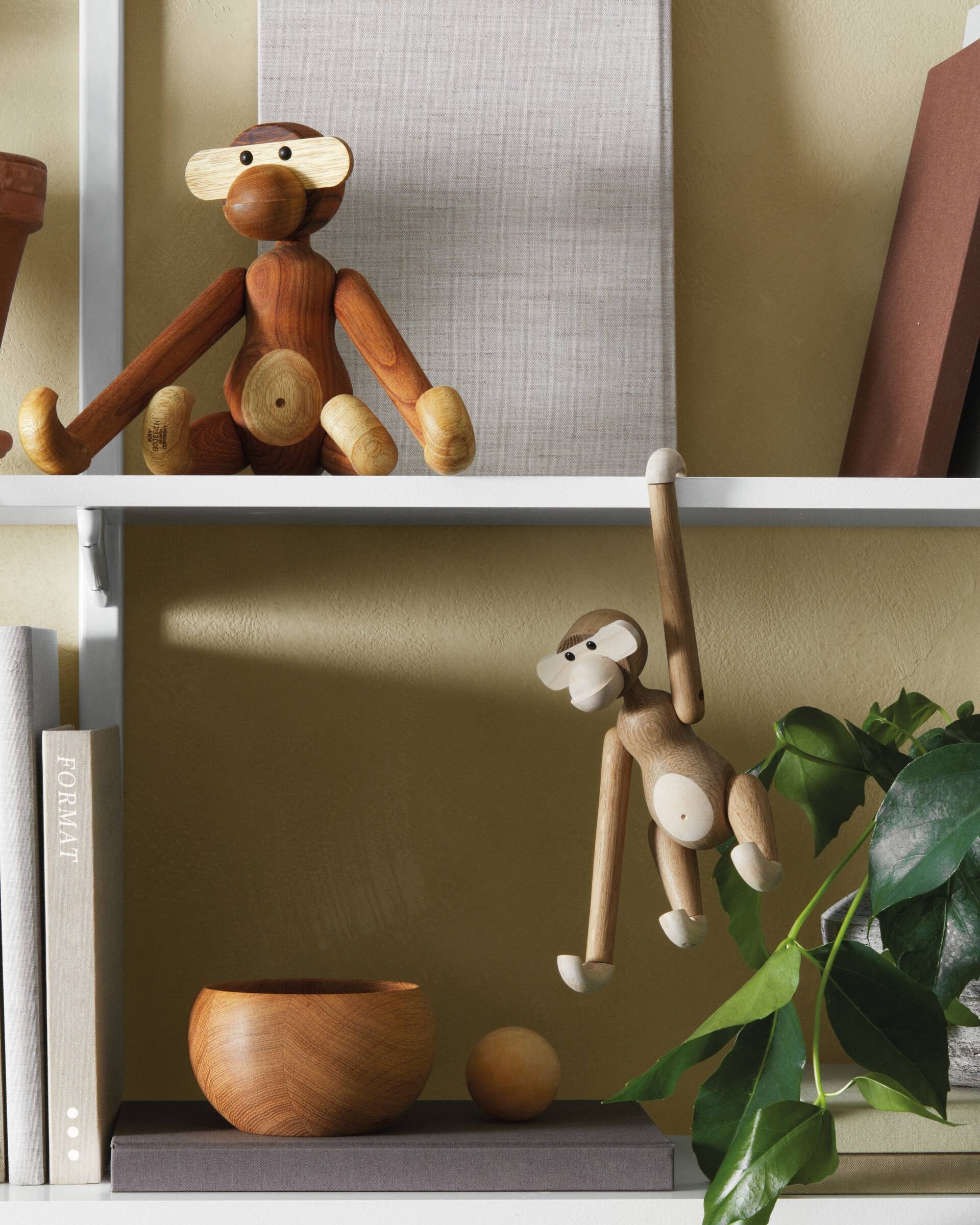 โมเดลลิงไม้ Kay Bojesen รุ่น MINI งานออกแบบเดนมาร์กสไตล์มินิมอล ทำจากไม้สักและลิมบา จัดจำหน่ายโดย Old Pine Trees