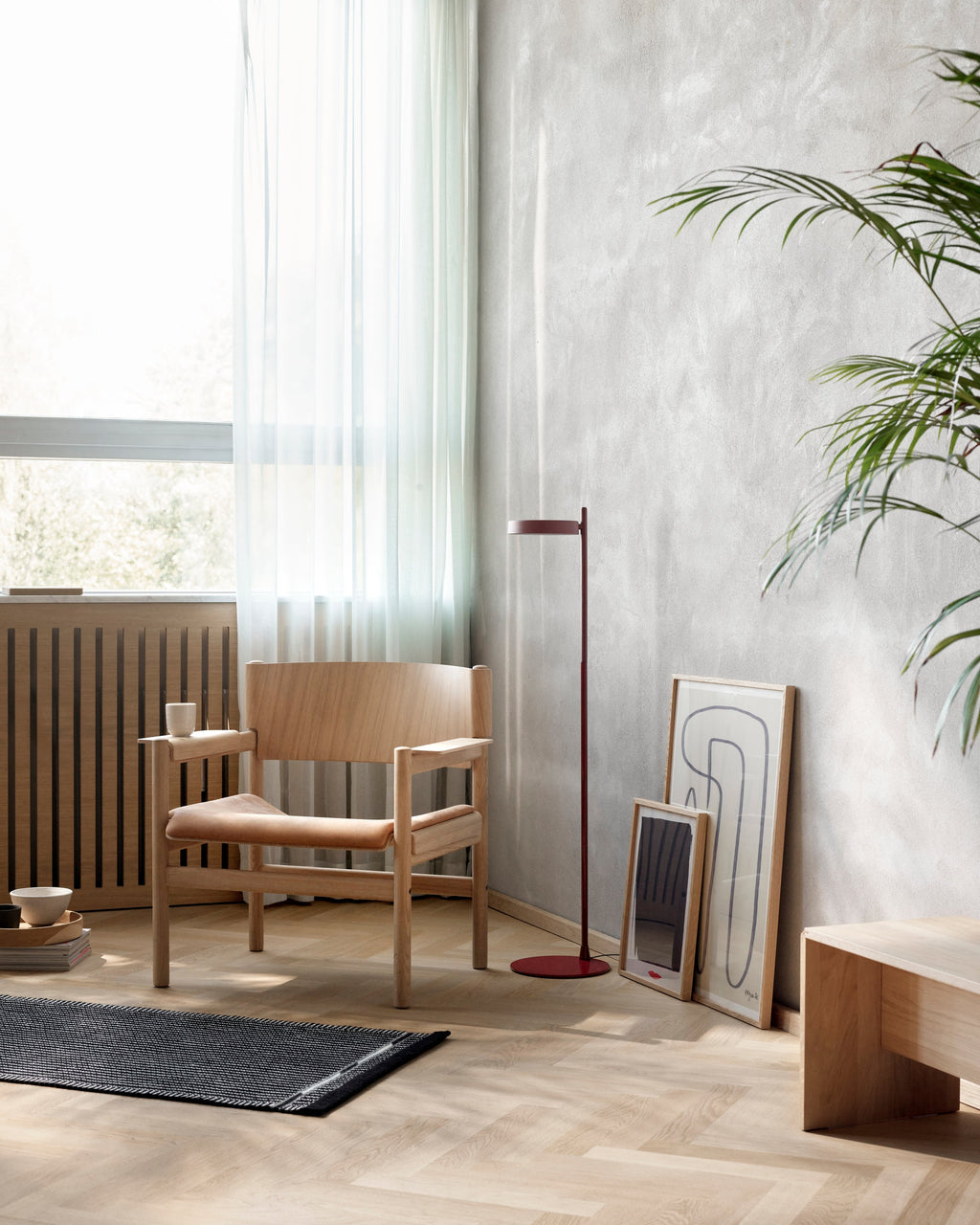 เก้าอี้ Soft Lounge Chair จาก TAKT แบรนด์เฟอร์นิเจอร์เดนมาร์ก ทำจากไม้โอ๊กแท้ พนักพิงและเบาะโค้งนุ่มออกแบบให้รับกับสรีระ ดีไซน์โดย Thomas Bentzen ด้วยเส้นสายเรียบง่ายและอ่อนโยนตามแบบเดนมาร์ก เผยโครงสร้างอย่างซื่อสัตย์ ผสมความเบาและความมั่นคงได้อย่างลงตัว มอบทั้งความสบายและความงามที่ยั่งยืน จัดจำหน่ายโดย Old Pine Trees