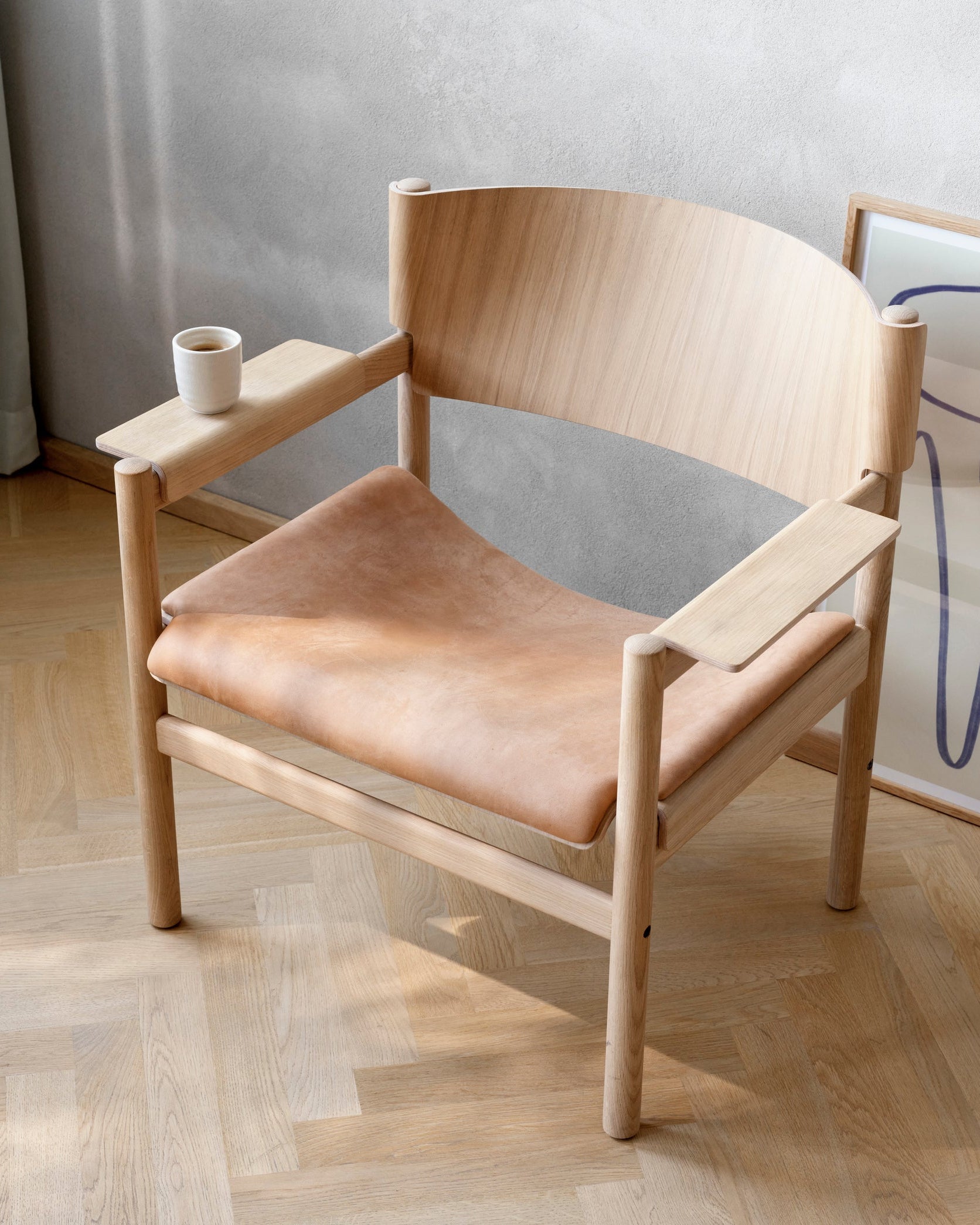 เก้าอี้ Soft Lounge Chair จาก TAKT แบรนด์เฟอร์นิเจอร์เดนมาร์ก ทำจากไม้โอ๊กแท้ พนักพิงและเบาะโค้งนุ่มออกแบบให้รับกับสรีระ ดีไซน์โดย Thomas Bentzen ด้วยเส้นสายเรียบง่ายและอ่อนโยนตามแบบเดนมาร์ก เผยโครงสร้างอย่างซื่อสัตย์ ผสมความเบาและความมั่นคงได้อย่างลงตัว มอบทั้งความสบายและความงามที่ยั่งยืน จัดจำหน่ายโดย Old Pine Trees