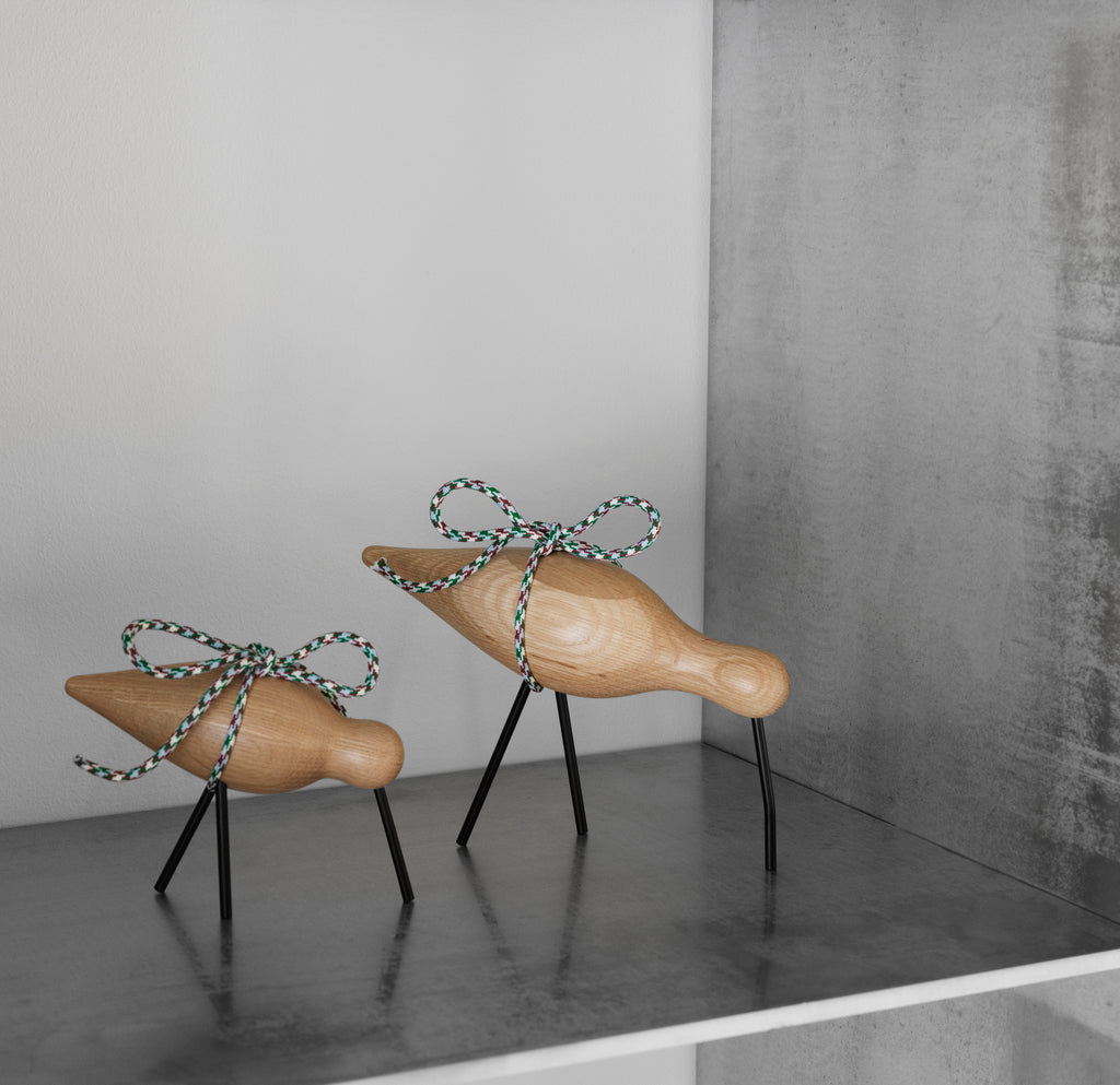 Normann Copenhagen ของแต่งบ้านรูปนกไม้ Shorebird สไตล์มินิมอล ทำจากไม้โอ๊ค โทนไม้ธรรมชาติ เพิ่มบรรยากาศอบอุ่นแบบสแกนดิเนเวีย