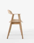 เก้าอี้ Bow Chair จาก TAKT แบรนด์เฟอร์นิเจอร์เดนมาร์ก ออกแบบโดย Sam Hecht และ Kim Colin ทำจากไม้โอ๊กแท้ขึ้นรูปทั้งชิ้น พนักพิงและที่เท้าแขนโค้งต่อเนื่องรับกับสรีระอย่างพอดี ดีไซน์เรียบง่ายแต่เต็มไปด้วยรายละเอียดที่ซ่อนอยู่ เผยความงามของโครงสร้างไม้ตามแบบสแกนดิเนเวีย ผสมผสานความสบาย ความสมดุล และความยั่งยืนได้อย่างลงตัว จัดจำหน่ายโดย Old Pine Trees