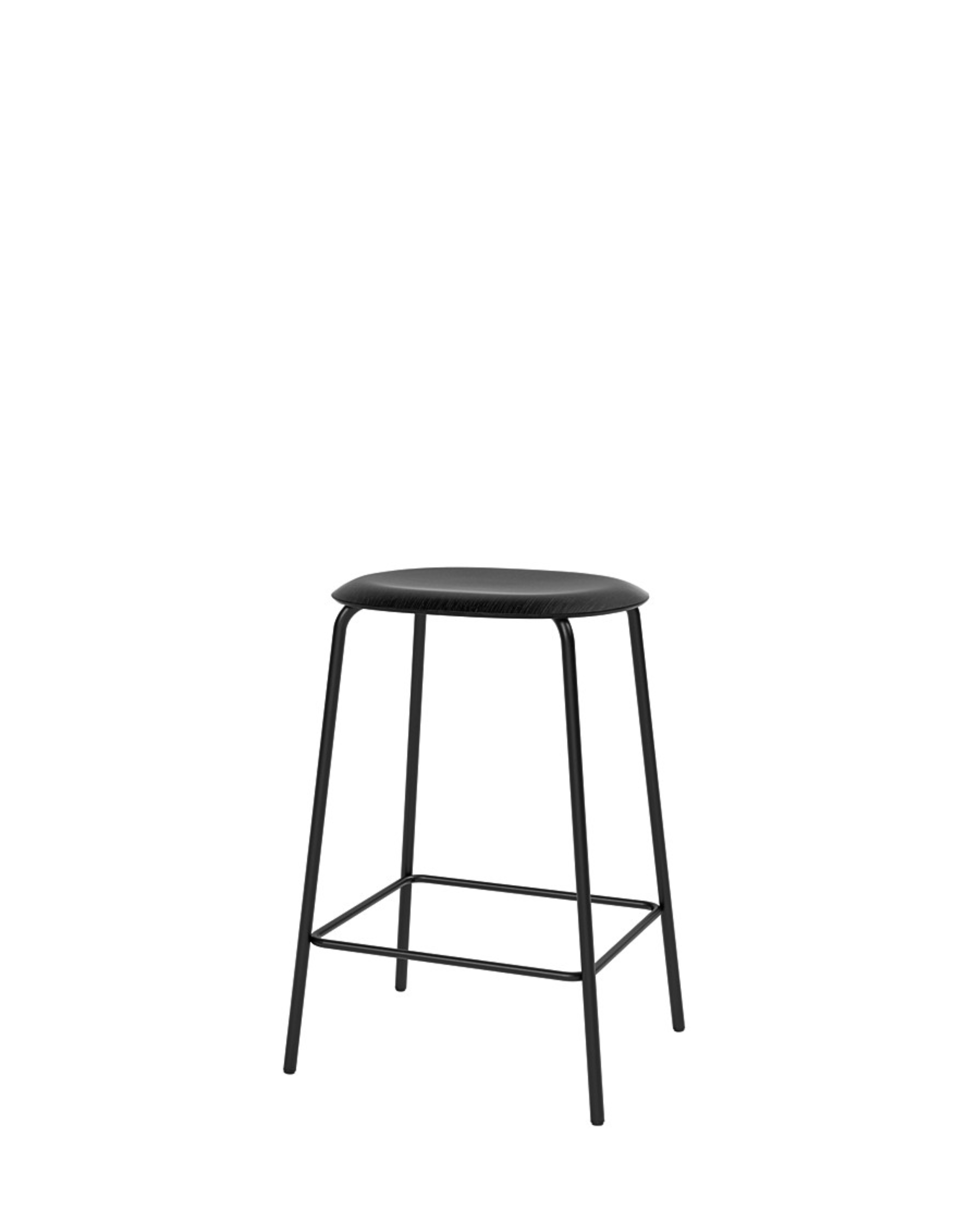 TAKT Studio Bar Stool เก้าอี้บาร์ดีไซน์เรียบ ร่วมสมัย เส้นสายชัดเจน ที่นั่งโค้งนุ่มให้สัมผัสอบอุ่น ตัดกับโครงเหล็กโปร่งเบา สัดส่วนสมดุล เคลื่อนย้ายง่าย และเลือกวัสดุได้ตามสไตล์ของพื้นที่
คัดสรรโดย Old Pine Trees