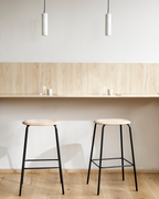 TAKT Studio Bar Stool เก้าอี้บาร์ดีไซน์เรียบ ร่วมสมัย เส้นสายชัดเจน ที่นั่งโค้งนุ่มให้สัมผัสอบอุ่น ตัดกับโครงเหล็กโปร่งเบา สัดส่วนสมดุล เคลื่อนย้ายง่าย และเลือกวัสดุได้ตามสไตล์ของพื้นที่
คัดสรรโดย Old Pine Trees