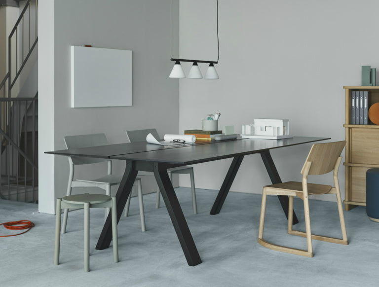 Karimoku New Standard Castor Stool Plus สตูลไม้โอ๊คทรงเรียบวางซ้อนเก็บได้