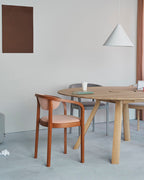 เก้าอี้ Karimoku New Standard Chesa Chair Pad เก้าอี้ไม้โอ๊คญี่ปุ่นดีไซน์มินิมอล Scandinavian เหมาะสำหรับโต๊ะอาหาร ห้องประชุม และพื้นที่ใช้งานภายในบ้าน