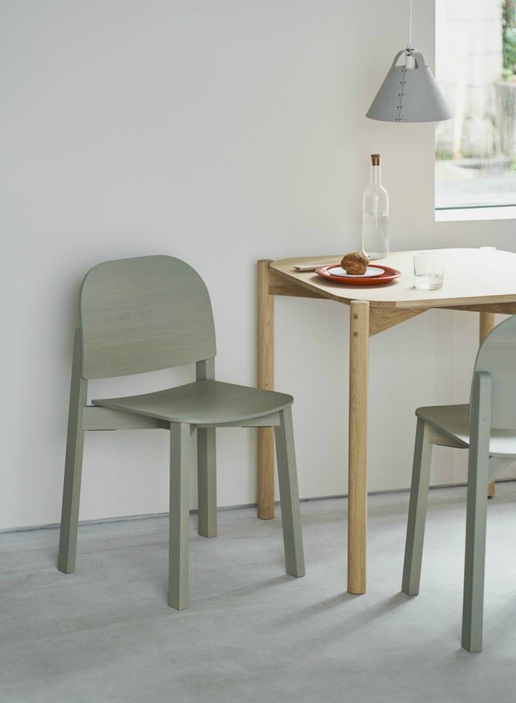 Karimoku New Standard Castor Table 75 โต๊ะไม้โอ๊คทรงสี่เหลี่ยมดีไซน์เรียบ