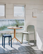 Karimoku New Standard Polar Chair เก้าอี้ไม้โอ๊คที่นั่งไม้อัดดัดโค้ง ออกแบบโดย Moritz Schlatter