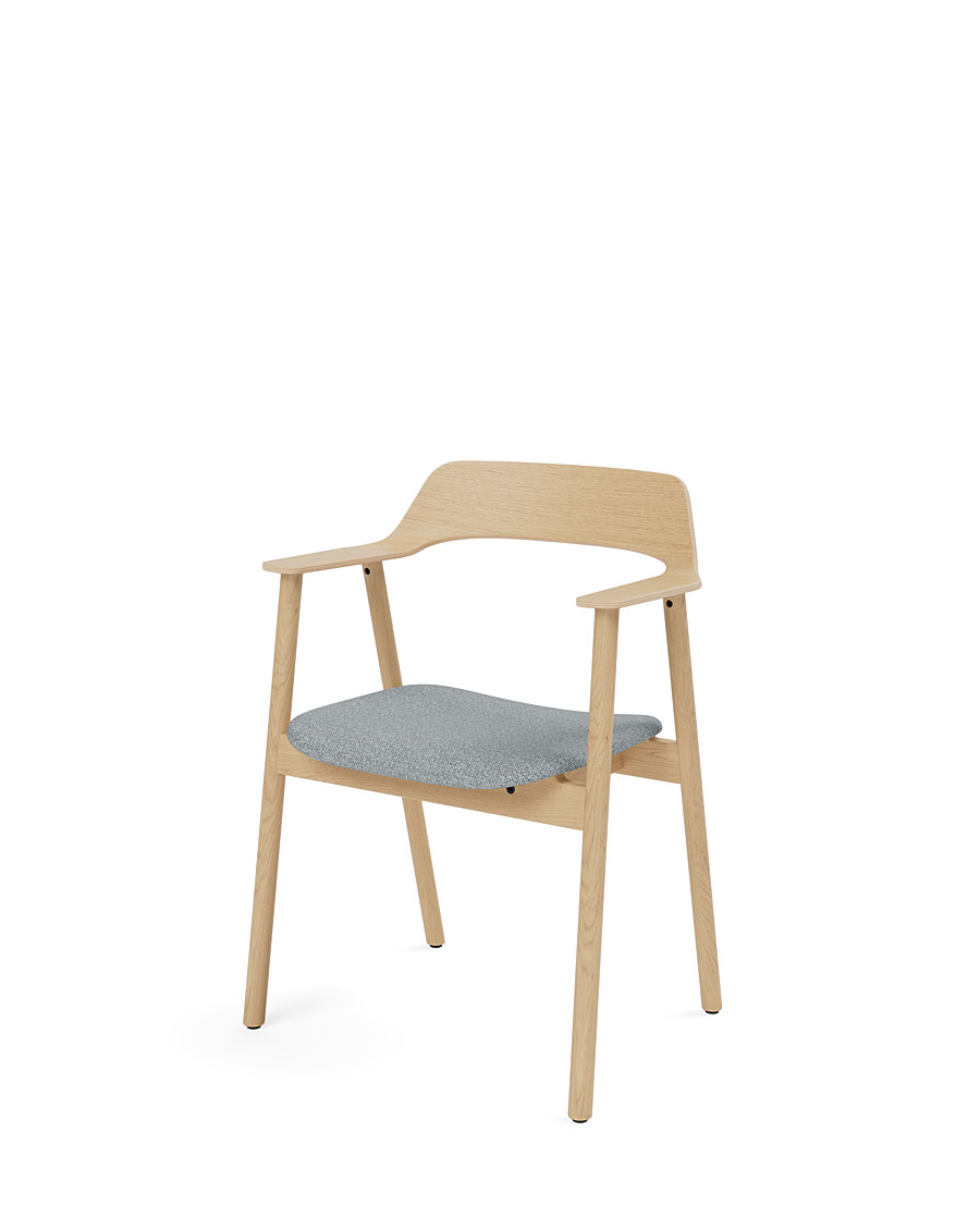 เก้าอี้ Bow Chair จาก TAKT แบรนด์เฟอร์นิเจอร์เดนมาร์ก ออกแบบโดย Sam Hecht และ Kim Colin ทำจากไม้โอ๊กแท้ขึ้นรูปทั้งชิ้น พนักพิงและที่เท้าแขนโค้งต่อเนื่องรับกับสรีระอย่างพอดี ดีไซน์เรียบง่ายแต่เต็มไปด้วยรายละเอียดที่ซ่อนอยู่ เผยความงามของโครงสร้างไม้ตามแบบสแกนดิเนเวีย ผสมผสานความสบาย ความสมดุล และความยั่งยืนได้อย่างลงตัว จัดจำหน่ายโดย Old Pine Trees