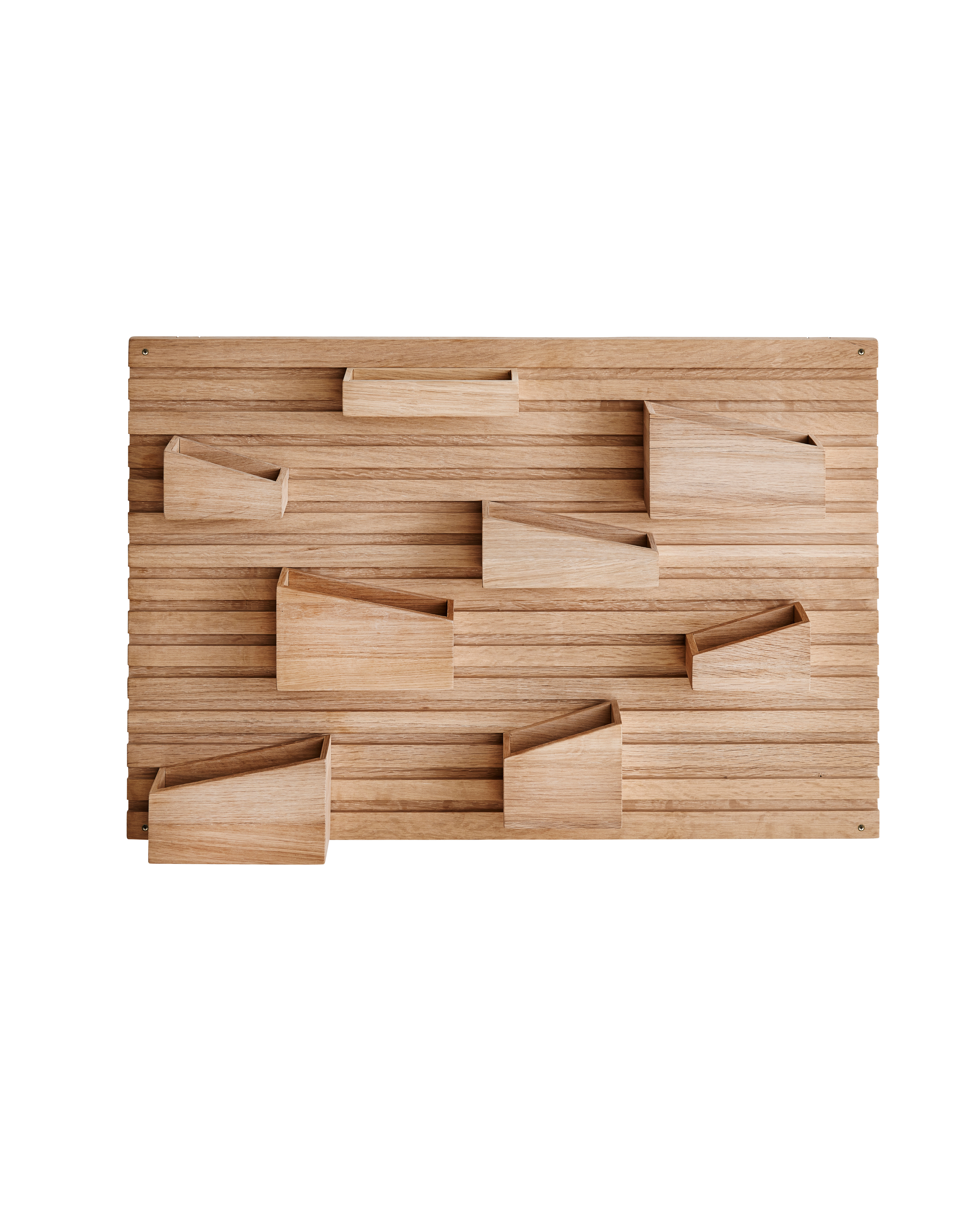 WOUD Input Organiser ชั้นติดผนังไม้โอ๊กสไตล์ Scandinavian furniture และ Danish design ออกแบบแบบโมดูลาร์ด้วยกล่องไม้ 8 ช่องปรับตำแหน่งได้ เหมาะสำหรับใช้เป็น wall organiser และ wooden organiser ในบ้านแนว Nordic หรือมินิมอล ช่วยจัดเก็บของใช้ประจำวันในพื้นที่เล็ก เช่น คอนโดหรือมุมทำงานให้เป็นระเบียบ ดูทันสมัยและสบายตา ดีไซน์คุณภาพจาก WOUD ที่เข้ากับแนวทางของ Old Pine Trees ในประเทศไทย ซึ่งเน้นเฟอร์นิเจอร์ไม้คุณภาพดีที่ใช้งานได้จริงและอยู่ได้นาน.