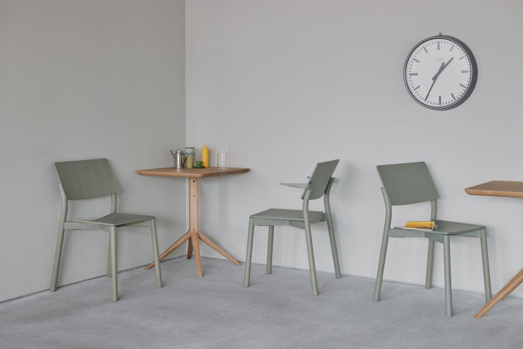 Karimoku New Standard Scout Bistro Table Square โต๊ะไม้โอ๊คขากลางหน้าโต๊ะสี่เหลี่ยมดีไซน์มินิมอล ออกแบบโดย Christian Haas