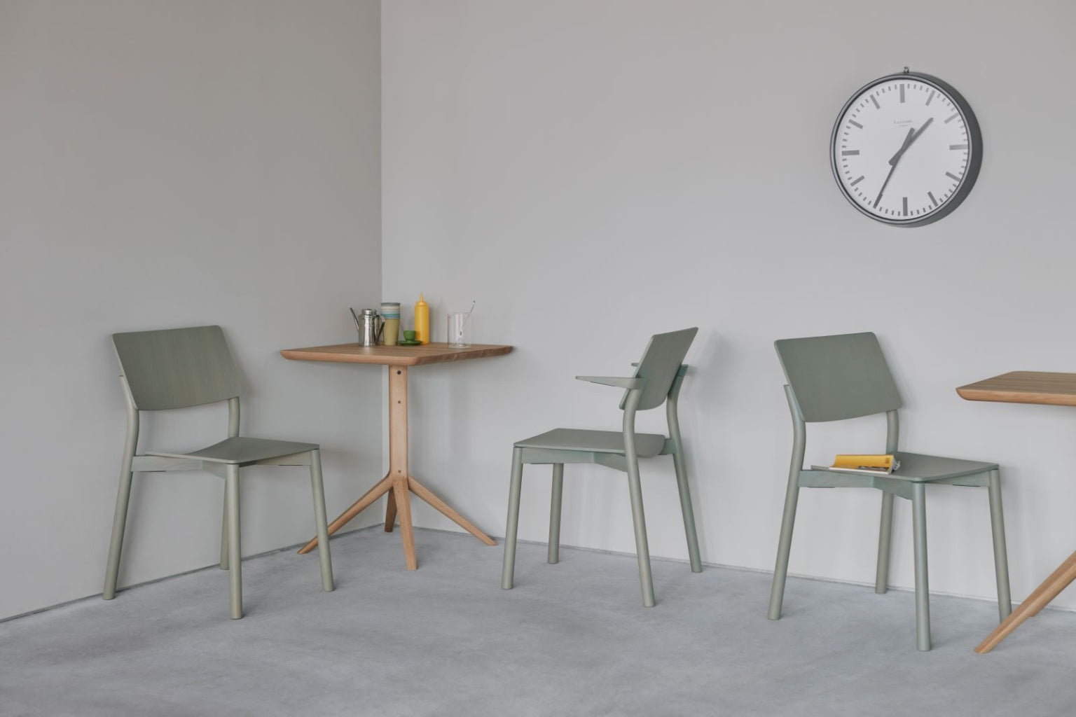 Karimoku New Standard Scout Bistro Table Square โต๊ะไม้โอ๊คขากลางหน้าโต๊ะสี่เหลี่ยมดีไซน์มินิมอล ออกแบบโดย Christian Haas