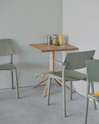 Karimoku New Standard Scout Bistro Table Square โต๊ะไม้โอ๊คขากลางหน้าโต๊ะสี่เหลี่ยมดีไซน์มินิมอล ออกแบบโดย Christian Haas