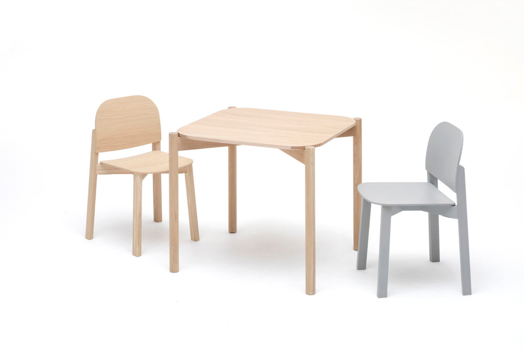 Karimoku New Standard Castor Table 75 โต๊ะไม้โอ๊คทรงสี่เหลี่ยมดีไซน์เรียบ