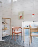 เก้าอี้ Karimoku New Standard Chesa Chair Pad เก้าอี้ไม้โอ๊คญี่ปุ่นดีไซน์มินิมอล Scandinavian เหมาะสำหรับโต๊ะอาหาร ห้องประชุม และพื้นที่ใช้งานภายในบ้าน