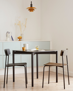 โต๊ะ Cross Table 75 ดีไซน์เรียบ สง่างาม ขนาดกะทัดรัด ใช้งานได้จริง หน้าโต๊ะมีให้เลือกทั้งลามิเนตนาโนผิวด้าน และวีเนียร์ไม้โอ๊กธรรมชาติ ให้ผิวสัมผัสอบอุ่น ทนทาน ดูแลรักษาง่าย เหมาะกับการจัดวางต่อกันอย่างเป็นธรรมชาติ
คัดสรรโดย Old Pine Trees