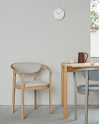 เก้าอี้ Karimoku New Standard Chesa Chair Pad เก้าอี้ไม้โอ๊คญี่ปุ่นดีไซน์มินิมอล Scandinavian เหมาะสำหรับโต๊ะอาหาร ห้องประชุม และพื้นที่ใช้งานภายในบ้าน