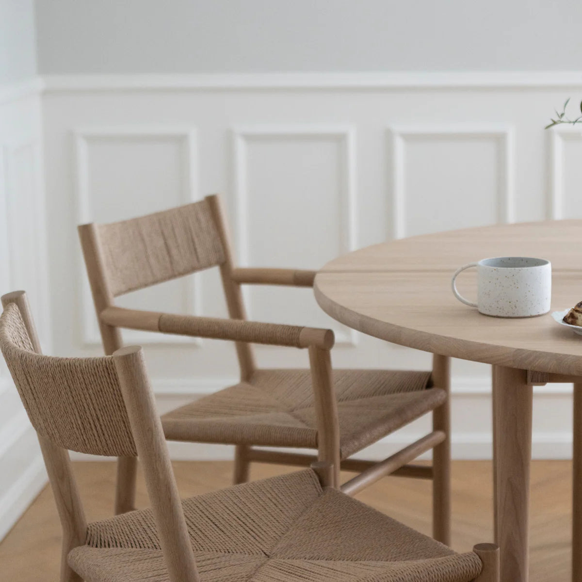 MAKE nordic CORD Dining Chair เก้าอี้ไม้โอ๊คที่นั่งสาน paper wicker ดีไซน์สแกนดิเนเวียนสำหรับโต๊ะอาหาร ออกแบบโดย Esben Pilgaard Jørgensen