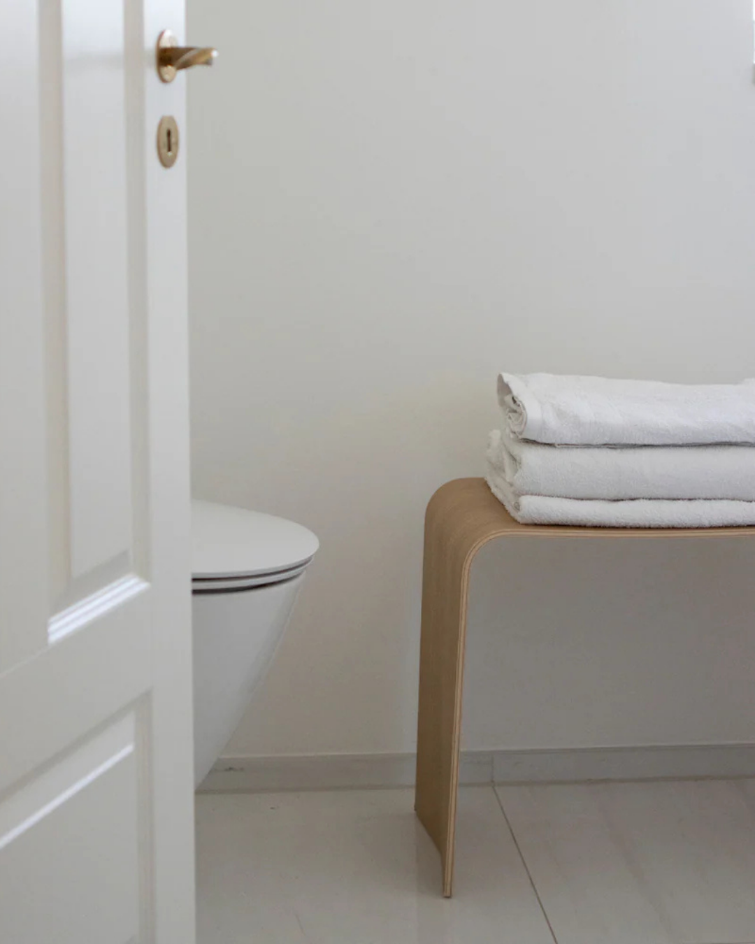 ม้านั่ง UBÆNK ไม้โอ๊กวีเนียร์ ดีไซน์มินิมอล สไตล์สแกนดิเนเวียน จาก MAKE Nordic ออกแบบโดย Tom Stepp