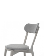 เก้าอี้ Karimoku New Standard Castor Chair Pad เก้าอี้ไม้โอ๊คญี่ปุ่นดีไซน์มินิมอล Scandinavian พร้อมเบาะนั่งและพนักพิง เหมาะสำหรับโต๊ะอาหาร ห้องประชุม และพื้นที่ใช้งานภายในบ้าน