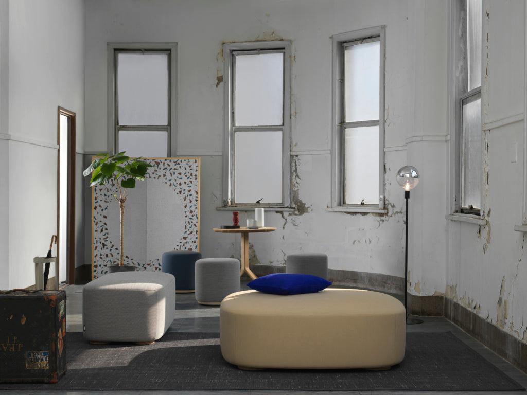 Karimoku New Standard Polar Lounge Bench ม้านั่งเบาะบุผ้าฐานไม้โอ๊ค ออกแบบโดย Moritz Schlatter