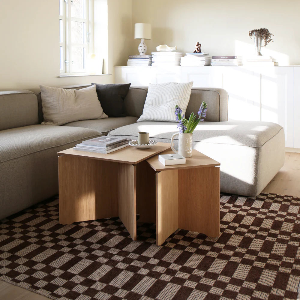 MAKE nordic CROSS Coffee Table โต๊ะกลางไม้โอ๊คดีไซน์โครงสร้างไขว้แบบมินิมอลสำหรับห้องนั่งเล่น ออกแบบโดย Esben Pilgaard Jørgensen
