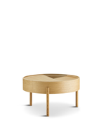 Arc Table จาก WOUD เป็นโต๊ะกลางสไตล์ Scandinavian furniture ที่ออกแบบในเดนมาร์ก ใช้ไม้แท้ เช่น Walnut, Oak และ Black Ash จุดเด่นคือฝาบนหมุนได้ เปิดเพื่อโชว์ของหรือปิดเพื่อซ่อนของได้ทันที ช่องเก็บของด้านในบุนาโนลามิเนตทนทานและดูแลง่าย ขาไม้สามขาช่วยให้โต๊ะดูเบาและเข้ากับบ้านแนว Nordic, มินิมอล หรือห้องนั่งเล่นสมัยใหม่ เหมาะสำหรับผู้ที่ต้องการเฟอร์นิเจอร์เดนมาร์กคุณภาพดีที่ใช้งานได้จริง และเข้ากับแนวทางของ Old Pine Trees เรื่องความงามที่เรียบง่าย ใช้งานได้ และอยู่กับเราได้นาน.