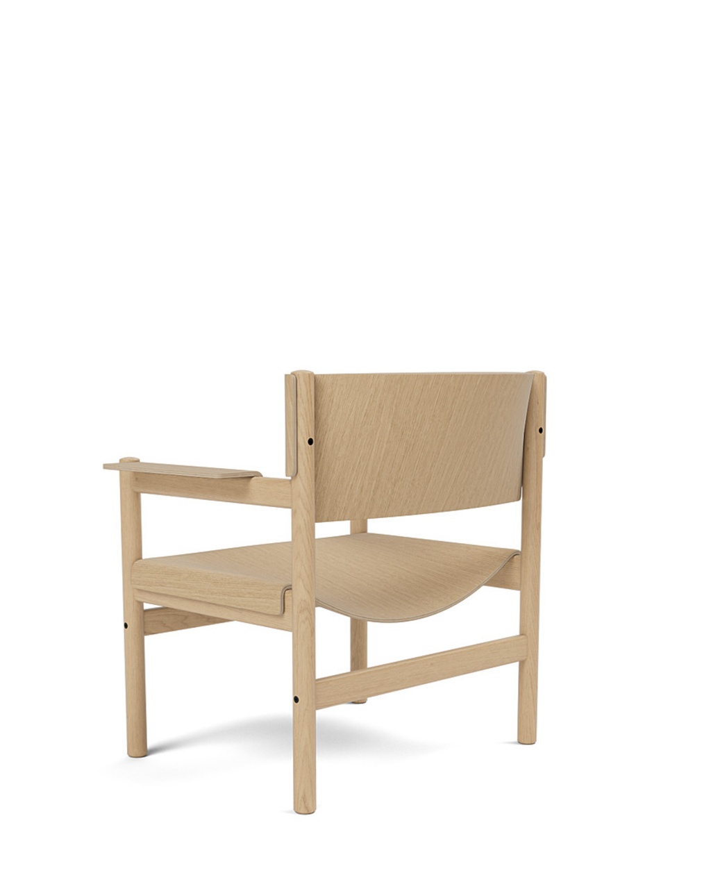 เก้าอี้ Soft Lounge Chair จาก TAKT แบรนด์เฟอร์นิเจอร์เดนมาร์ก ทำจากไม้โอ๊กแท้ พนักพิงและเบาะโค้งนุ่มออกแบบให้รับกับสรีระ ดีไซน์โดย Thomas Bentzen ด้วยเส้นสายเรียบง่ายและอ่อนโยนตามแบบเดนมาร์ก เผยโครงสร้างอย่างซื่อสัตย์ ผสมความเบาและความมั่นคงได้อย่างลงตัว มอบทั้งความสบายและความงามที่ยั่งยืน จัดจำหน่ายโดย Old Pine Trees