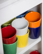 แก้ว Brazil สีเขียว Pantone 583C จาก Sagaform ผลิตจากสโตนแวร์ ดีไซน์เรียบ ทนทาน ใช้กับเครื่องล้างจานและไมโครเวฟได้ เหมาะสำหรับใช้งานทุกวัน