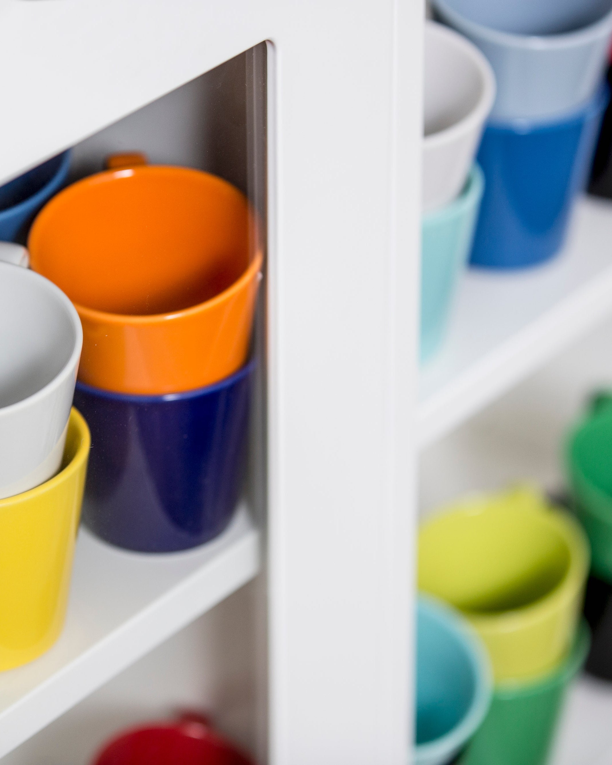 แก้ว Brazil สีเขียวอ่อน Pantone 324C จาก Sagaform ผลิตจากสโตนแวร์ ดีไซน์เรียบ ทนทาน ใช้กับเครื่องล้างจานและไมโครเวฟได้ เหมาะสำหรับใช้งานทุกวัน