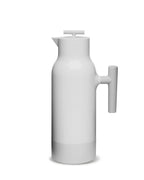 กาเสิร์ฟกาแฟ Accent จาก Sagaform ดีไซน์เรียบและใช้งานได้จริง เก็บความร้อนได้นานถึง 12 ชั่วโมง โครงสร้างสเตนเลสสองชั้น เทได้โดยไม่หยดเลอะ ออกแบบโดย Gustav Hallén