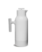 กาเสิร์ฟกาแฟ Accent จาก Sagaform ดีไซน์เรียบและใช้งานได้จริง เก็บความร้อนได้นานถึง 12 ชั่วโมง โครงสร้างสเตนเลสสองชั้น เทได้โดยไม่หยดเลอะ ออกแบบโดย Gustav Hallén