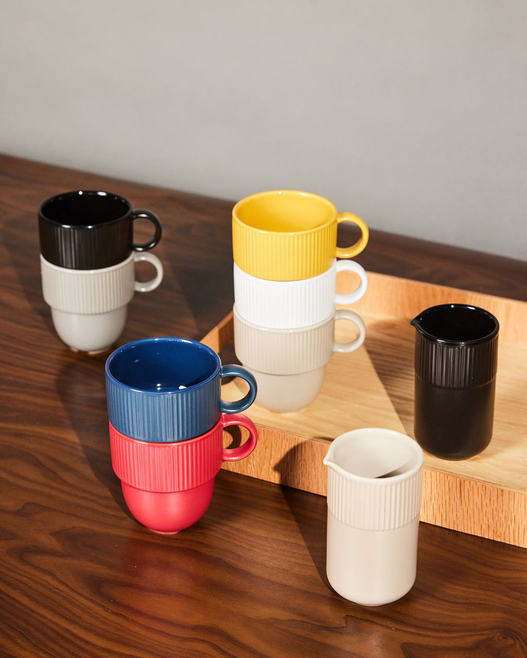 แก้ว Inka พร้อมหูจับ สีเหลือง Pantone 4023C จาก Sagaform ผลิตจาก New Bone China ดีไซน์เรียบง่าย ฐานโค้งมน ขอบมีเส้นลายเอกลักษณ์ ออกแบบโดย Studio Sagaform