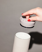 แก้วเก็บอุณหภูมิ Tova สีเบจ Pantone Warm Gray 3C จาก Sagaform ผลิตจากสเตนเลสรีไซเคิลสองชั้น เคลือบเซรามิกด้านใน ดีไซน์เรียบมีลายเส้นเอกลักษณ์ของแบรนด์ เก็บความเย็นได้นาน 8 ชั่วโมง และความร้อนได้ 4 ชั่วโมง ออกแบบโดย Studio Sagaform