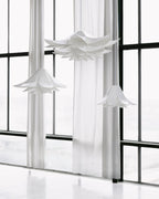 โคมไฟแขวน Norm 06 สีขาว พร้อมชุดสายไฟ E27 และ Canopy สำหรับติดตั้ง ดีไซน์ประติมากรรมแบบมินิมอลจาก Normann Copenhagen นำเข้าโดย Old Pine Trees