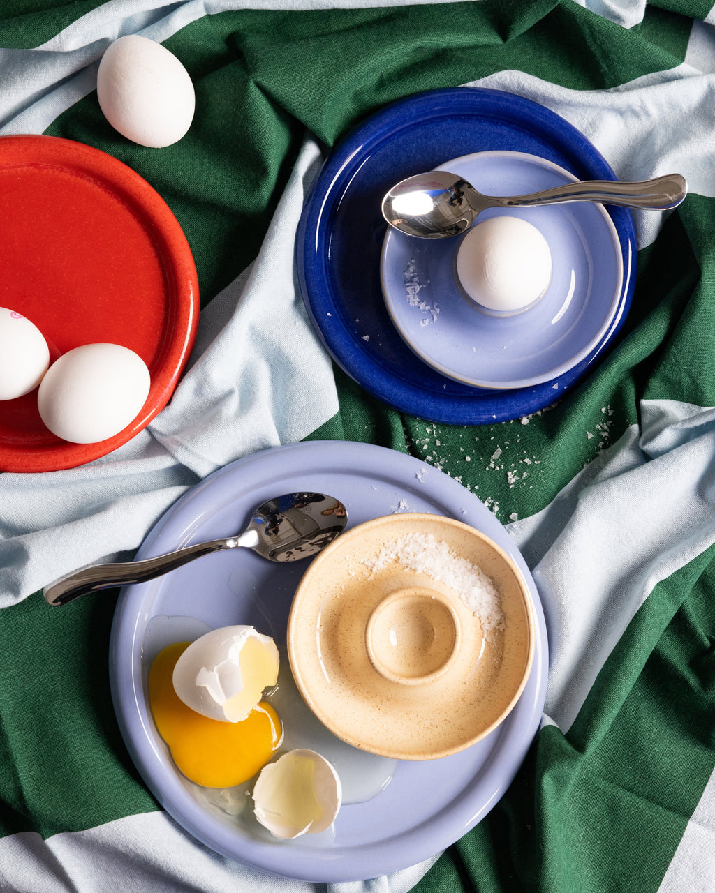 ชุดช้อนส้อม Byon Waverly 16 ชิ้น ผลิตจากสเตนเลสสตีล ได้แรงบันดาลใจจากการเคลื่อนไหวของคลื่น ใช้ได้ทุกวัน เหมาะกับโต๊ะอาหารสไตล์โมเดิร์นและสแกนดิเนเวียน