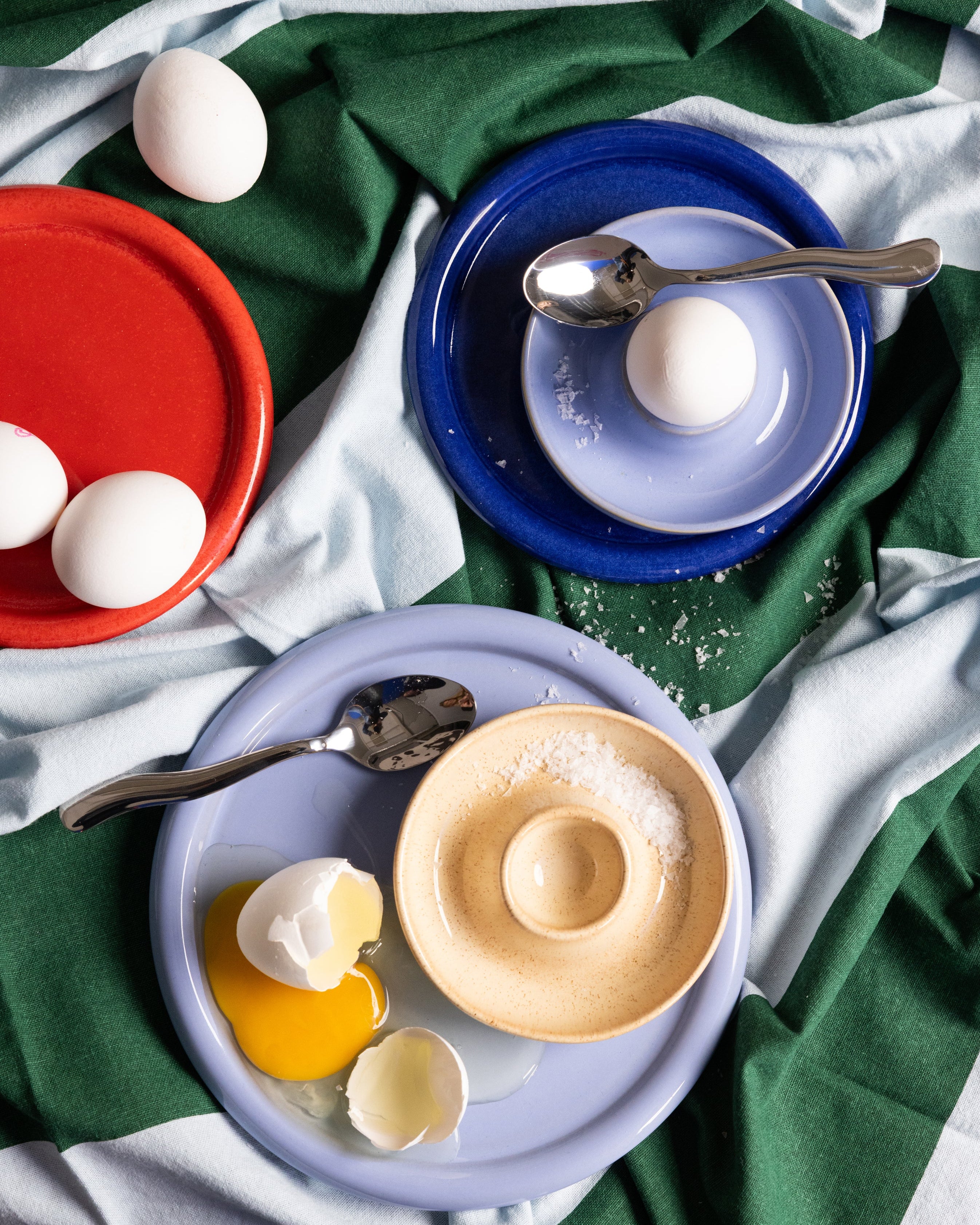 ชุดช้อนส้อม Byon Waverly 16 ชิ้น ผลิตจากสเตนเลสสตีล ได้แรงบันดาลใจจากการเคลื่อนไหวของคลื่น ใช้ได้ทุกวัน เหมาะกับโต๊ะอาหารสไตล์โมเดิร์นและสแกนดิเนเวียน