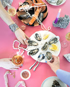 ชุดช้อนส้อม Byon Waverly 16 ชิ้น ผลิตจากสเตนเลสสตีล ได้แรงบันดาลใจจากการเคลื่อนไหวของคลื่น ใช้ได้ทุกวัน เหมาะกับโต๊ะอาหารสไตล์โมเดิร์นและสแกนดิเนเวียน