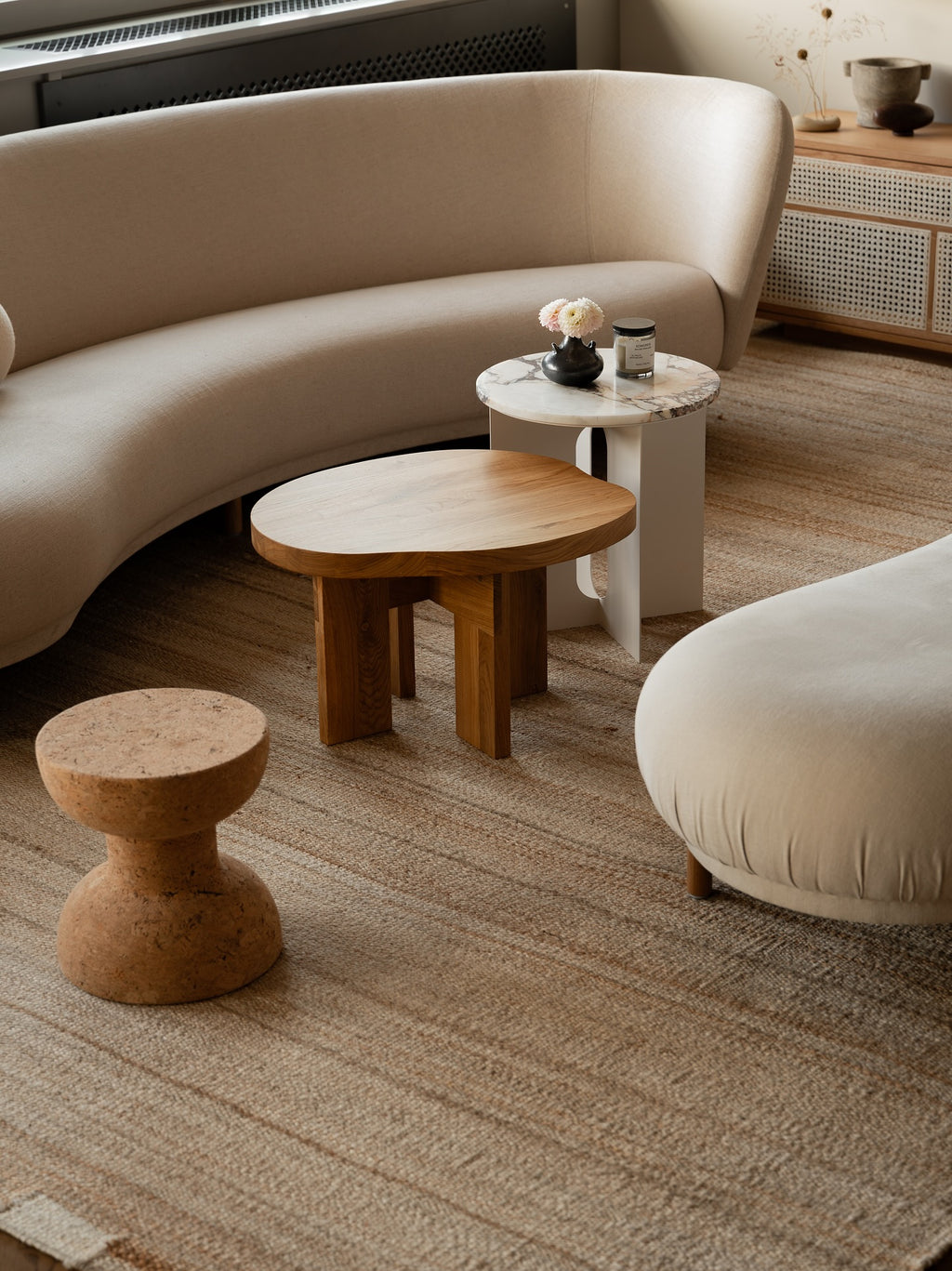Dandy 3 Seater Sofa โซฟาสามที่นั่งทรงโค้งพร้อมฐานไม้ oak จาก Massproductions