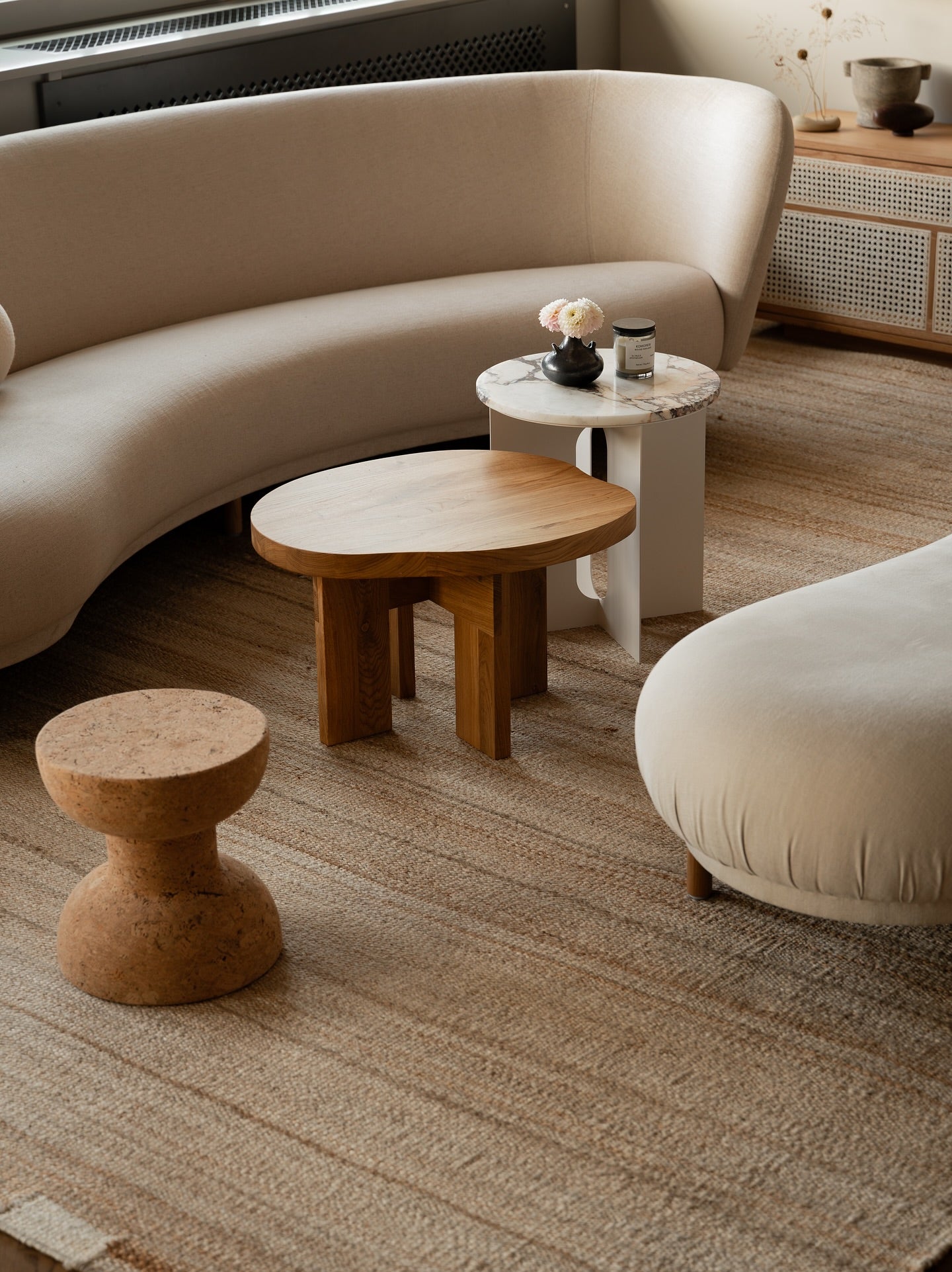 Dandy 3 Seater Sofa โซฟาสามที่นั่งทรงโค้งพร้อมฐานไม้ oak จาก Massproductions