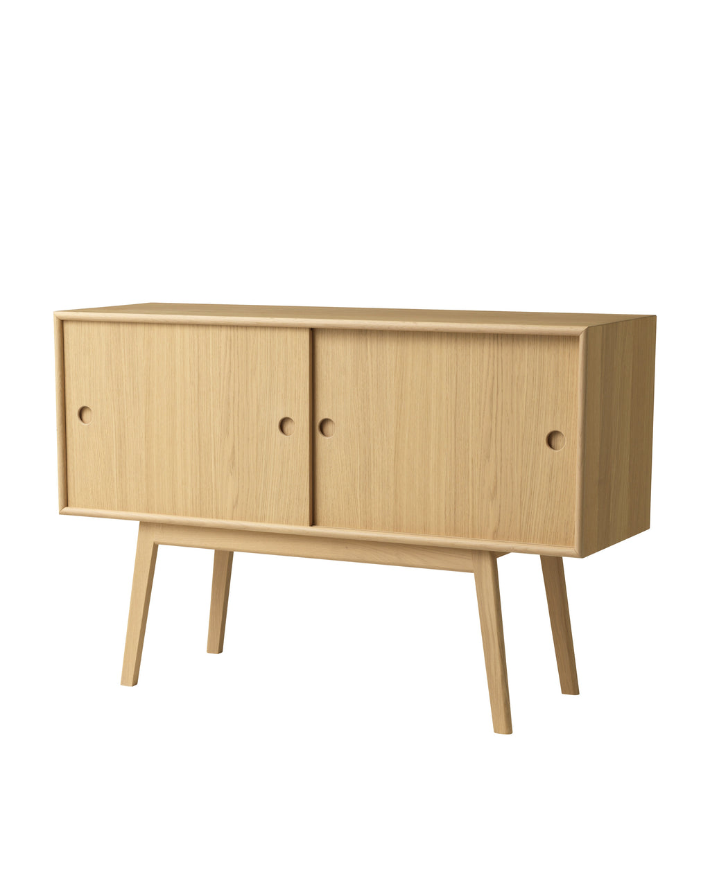 ตู้ลิ้นชักและตู้ไซด์บอร์ดซีรีส์ Butler จาก FDB Møbler ทำจากไม้โอ๊คดีไซน์มินิมอล ขาทรงสูง เบาและโปร่งแบบสแกนดิเนเวียน