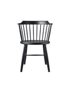 FDB Møbler J18 Chair ดีไซน์โดย Børge Mogensen มุมด้านหน้า โครงสร้างไม้โอ๊ก พื้นผิวเคลือบน้ำมัน และที่นั่งทรงโค้งแบบ bowl-shaped
