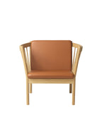 FDB Møbler J146 Armchair โดย Erik Ole Jørgensen โครงไม้โอ๊กเคลือบ lacquered พนักพิงแบบ spoke-back บุผ้าหรือหนัง ดีไซน์ปี 1978