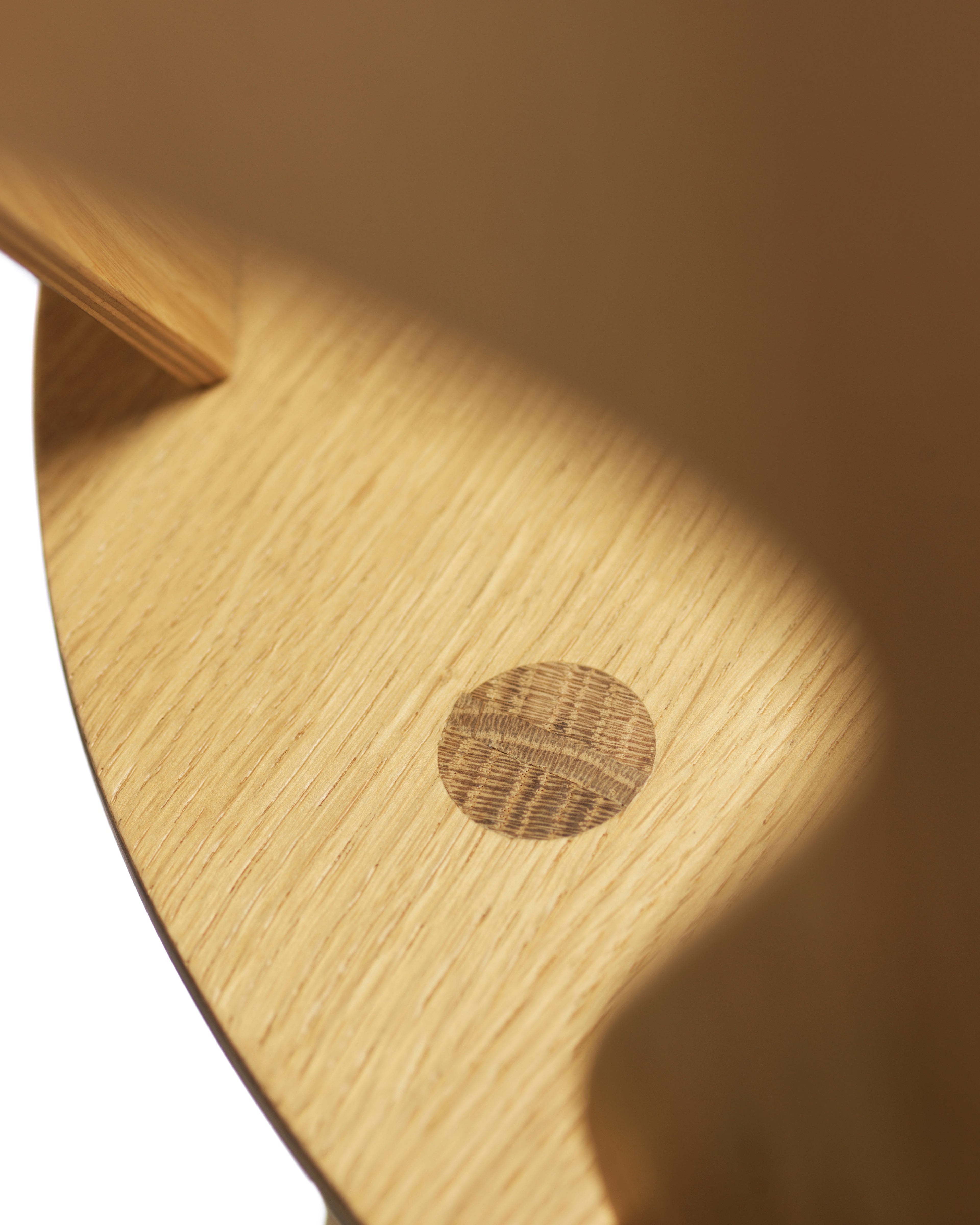 FDB Møbler J45 Chair ดีไซน์โดย Børge Mogensen ทำจากไม้โอ๊กสีธรรมชาติ พนักพิงทรง organic shell ผิวเคลือบ lacquered