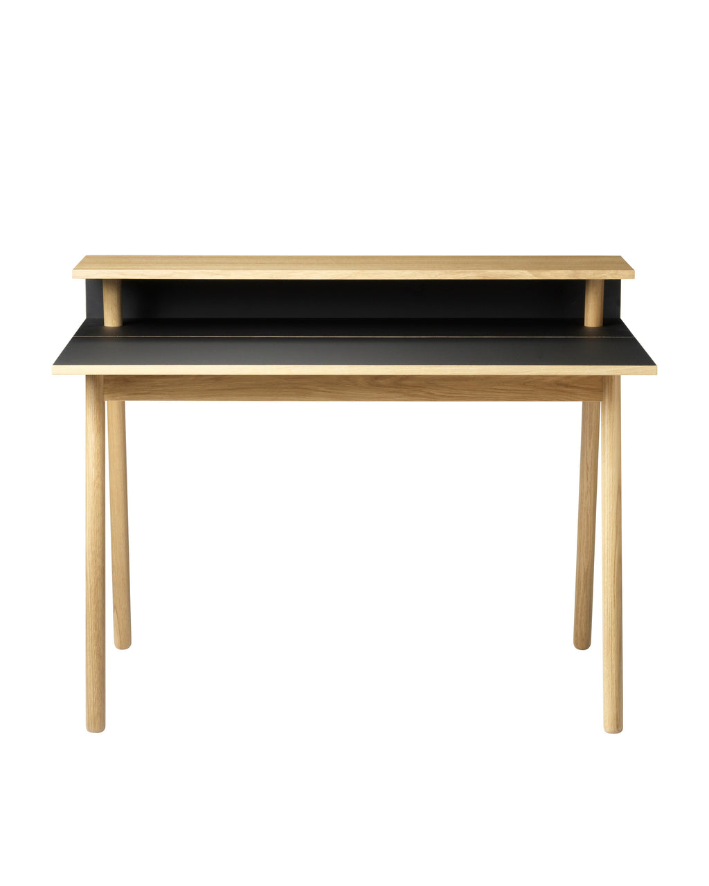 FDB Møbler C68 Nørrebro Desk โต๊ะทำงานไม้โอ๊กพร้อมชั้นวางยกสูง และท็อปลิโนเลียมสองสี Mushroom และ Nero ออกแบบโดย Isabel Ahm